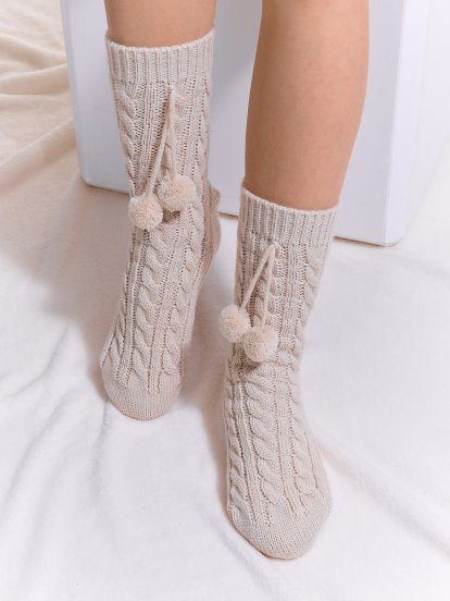 Dámske vysoké ponožky s brmbolcami
