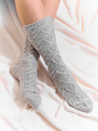 Dámske vysoké ponožky so zapletaným vzorom