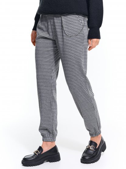 Cargo pants with gingham and chain