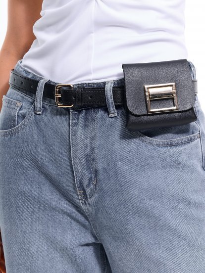 Belt with removable pouch
