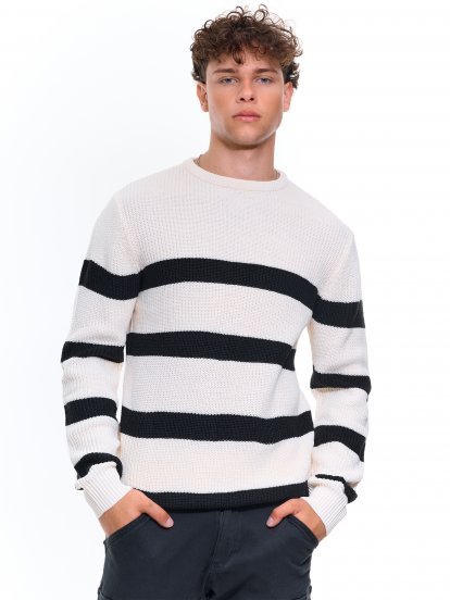 Prążkowany sweter