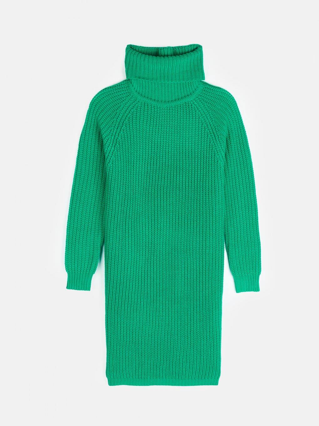Sweterowa sukienka z golfem