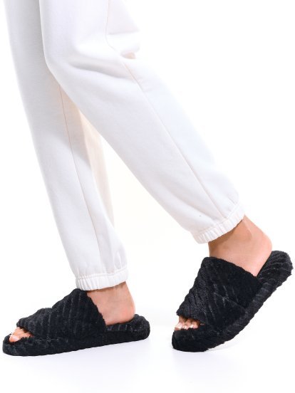 Faux-fur slippers