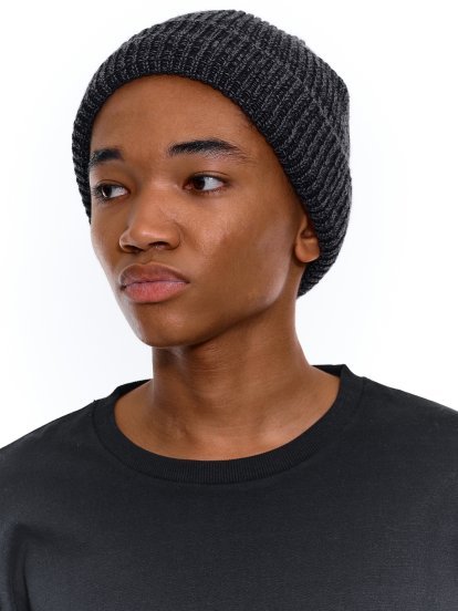 Knitted marbled cap