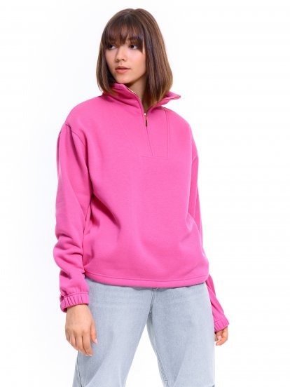 Basic sweatshirt with a zipper
