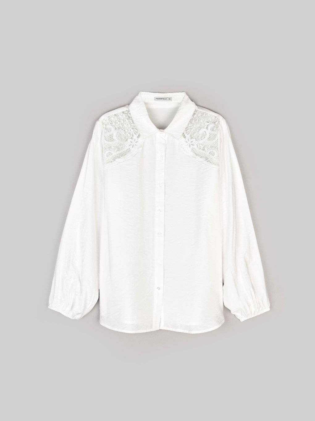 Blouse with lace