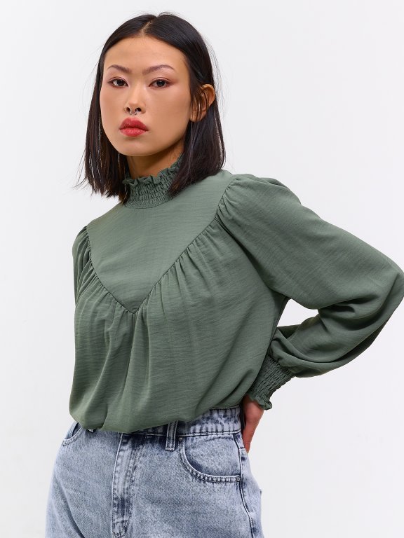 Blouse with long sleeves