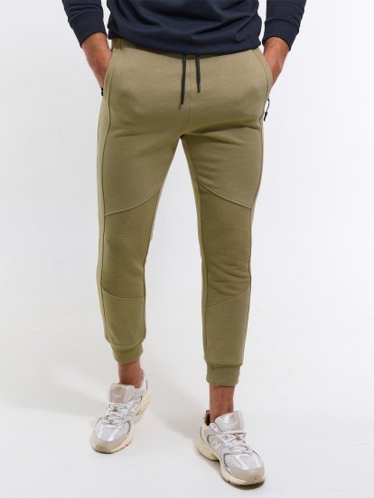 Sweatpants with zip-up pockets
