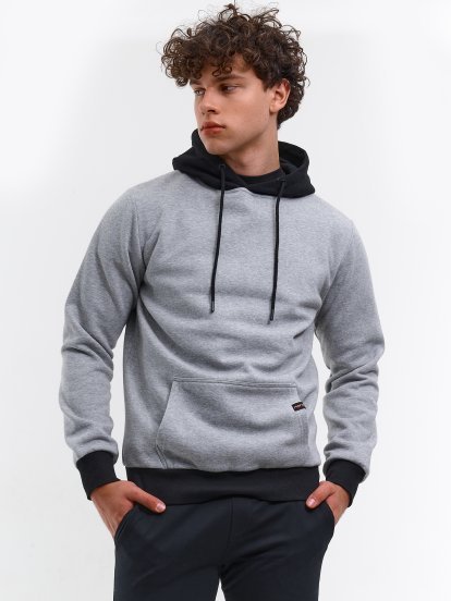 Hoodie with contrast details