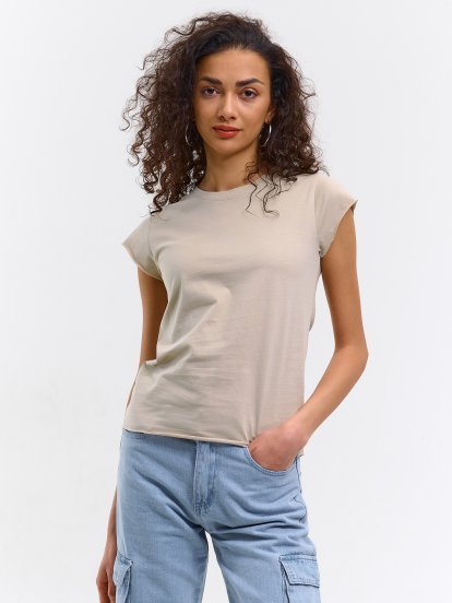 Základné bavlnené tričko s neopracovaným lemom