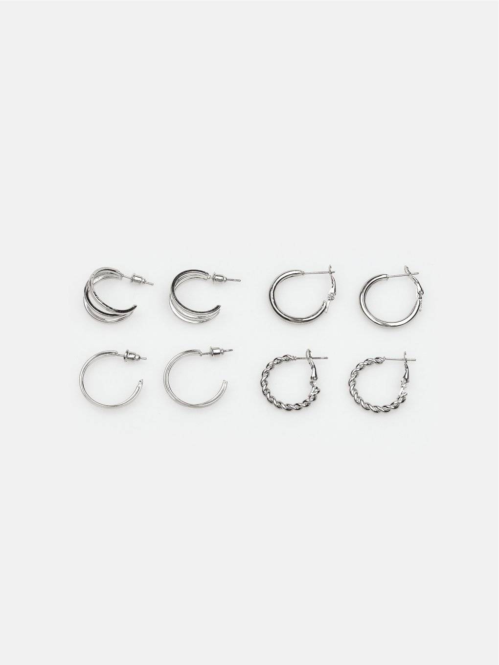 Set of basic hoop earrings