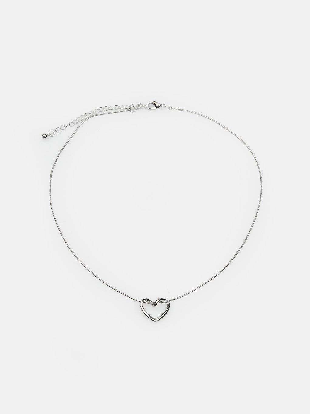 Basic necklace with heart pendant