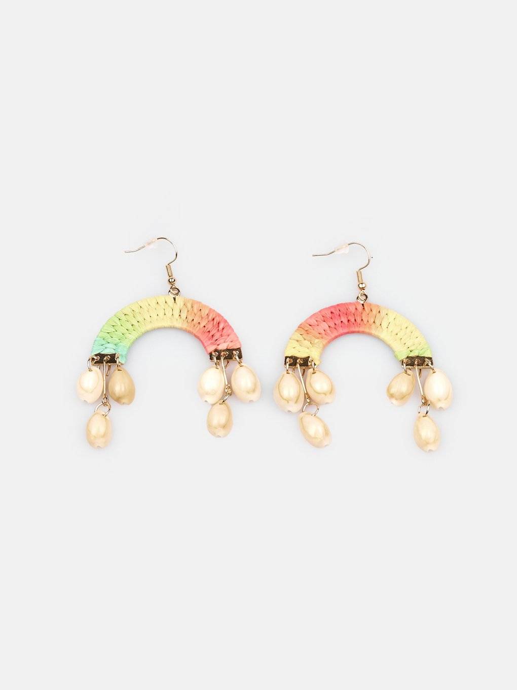 Earrings with seashells