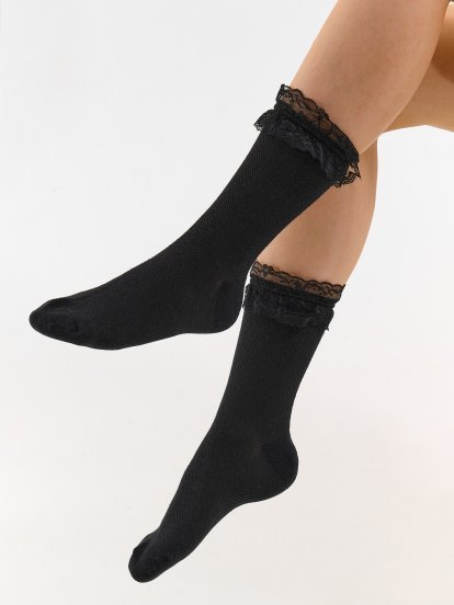 Vysoké ponožky s krajkou
