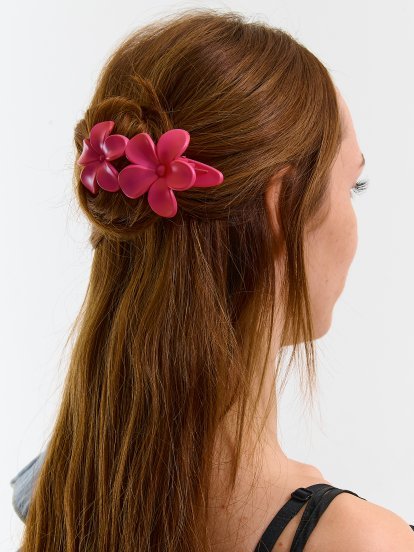 Plastic hair clip in floral design