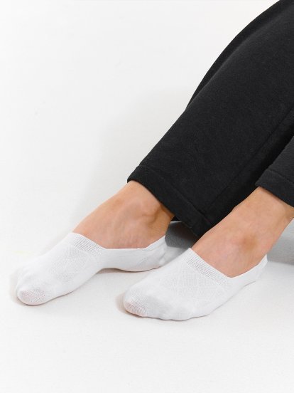 Balení 2 párů ponožek se silikonovým proužkem