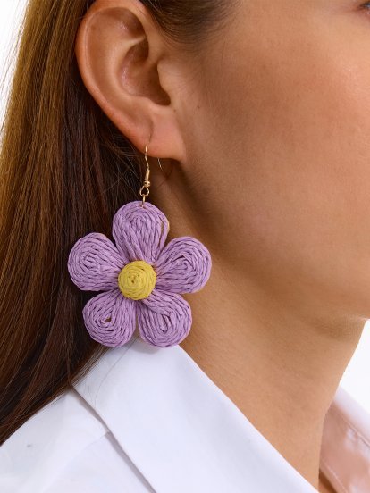 Long earrings in flower shape