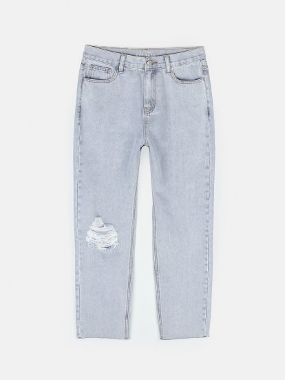 Skim Jeans mit Loch am Knie