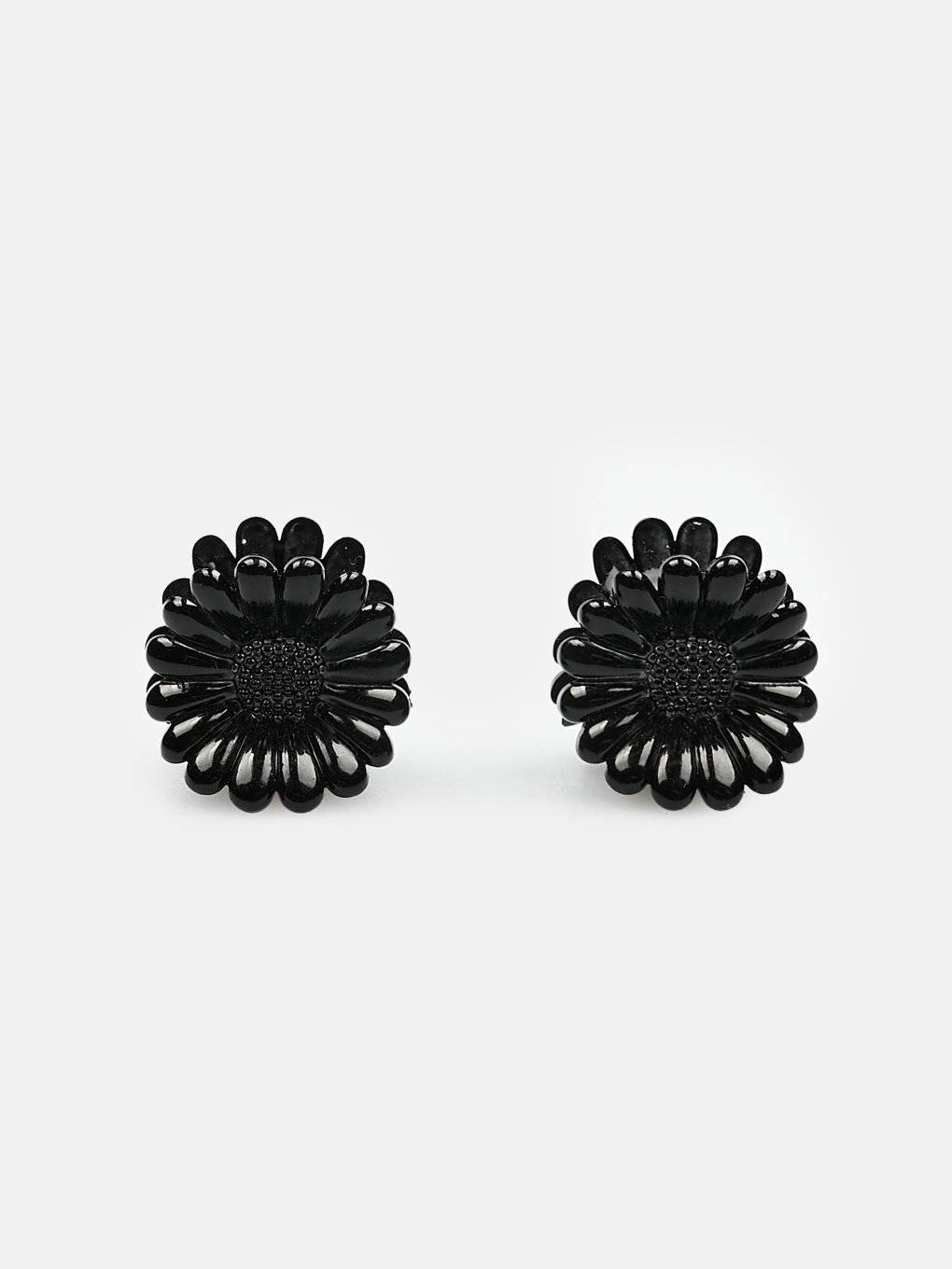 Set of hair clips in flower shape