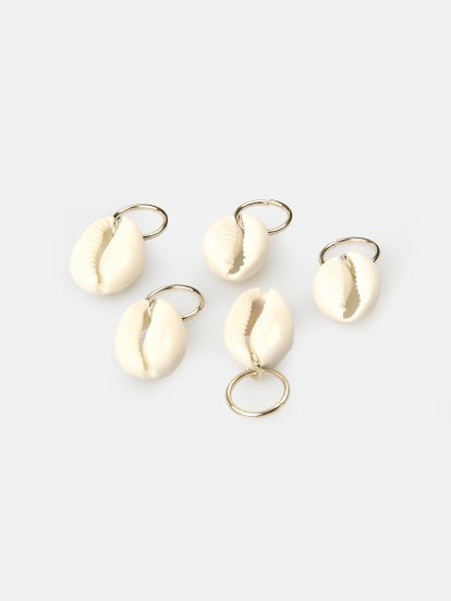 Set of 5 hair rings with shell pendant