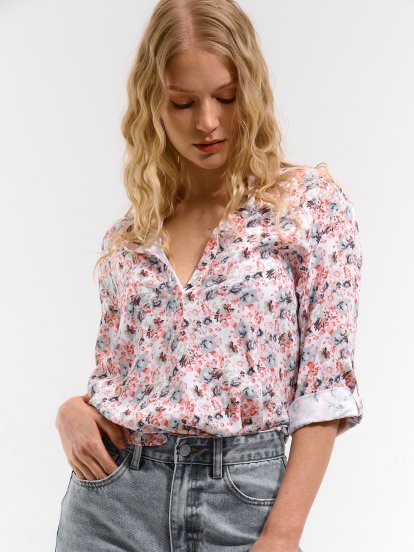 Ladies blouse with floral print