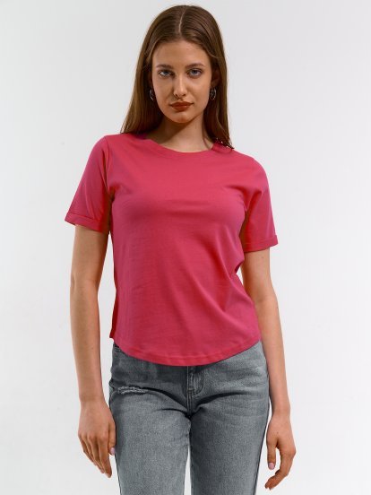 Basic cotton t-shirt with round hem