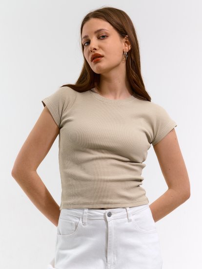 Egyszerű, rövidített elasztikus póló