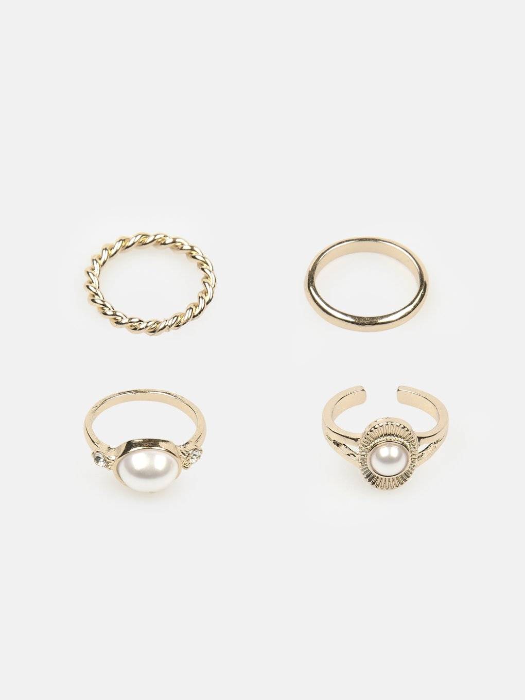 Set of basic rings with faux pearl decoration