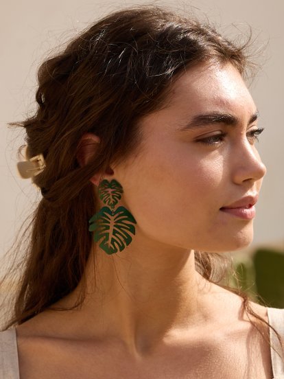 Metal earrings in monstera shape