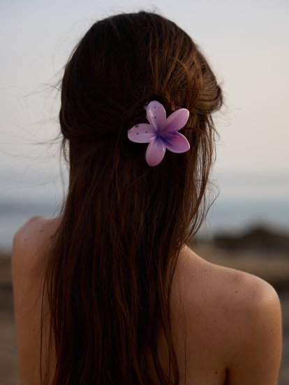 Hair clip in flower shape