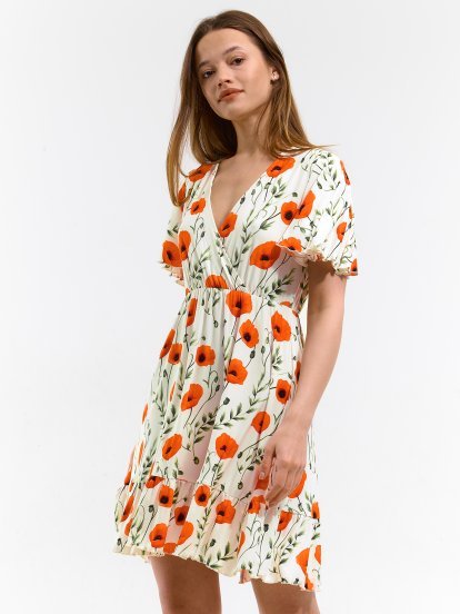 Krótka sukienka z kwiatowym nadrukiem