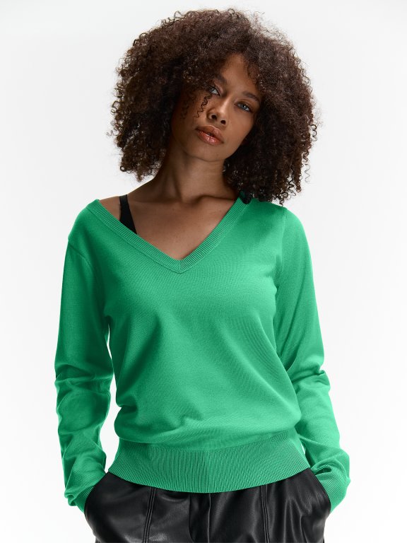 V-shape basic pullover V-shape basic pullover