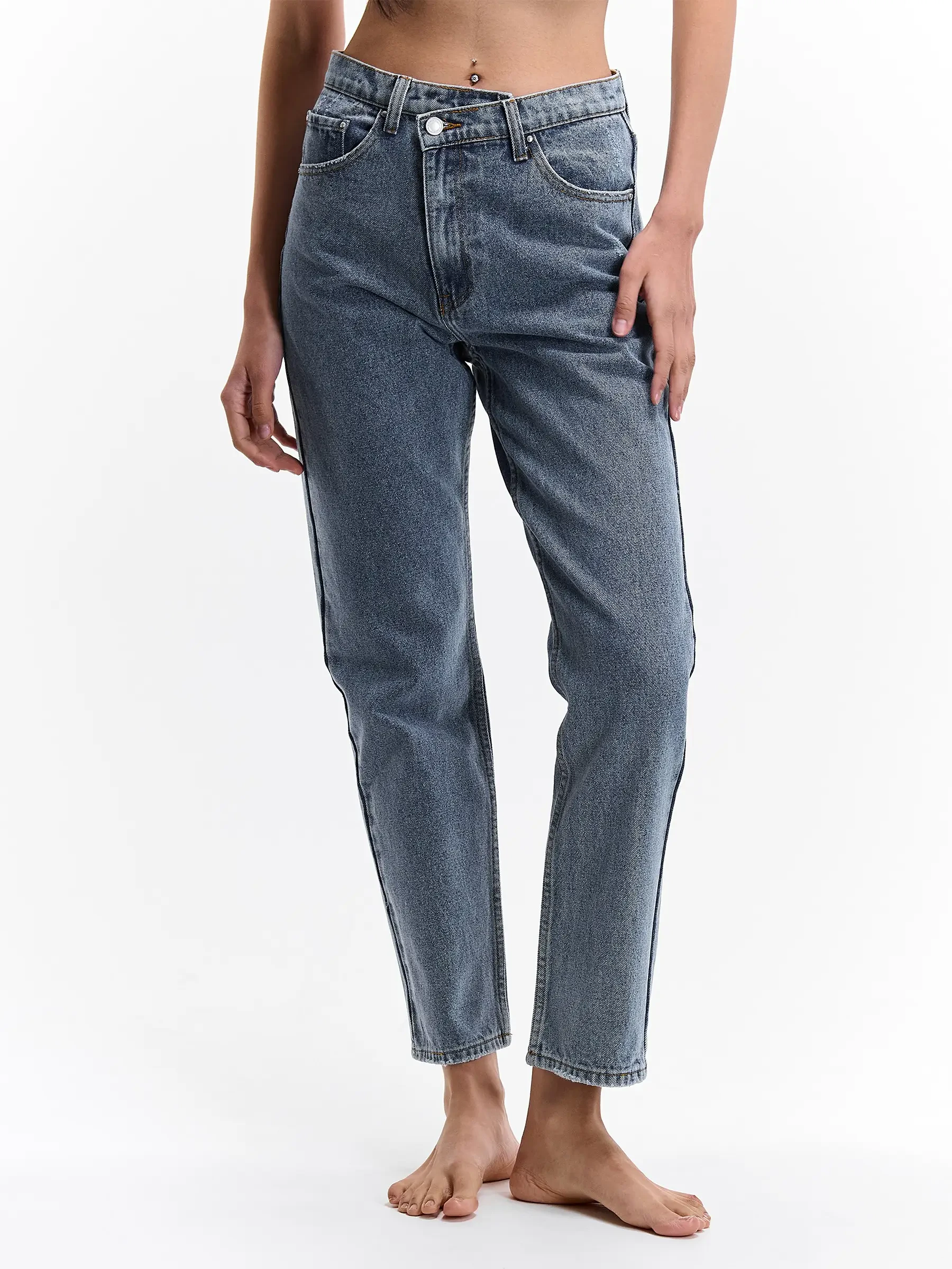 Jeans with asymmetric waist band | GATE