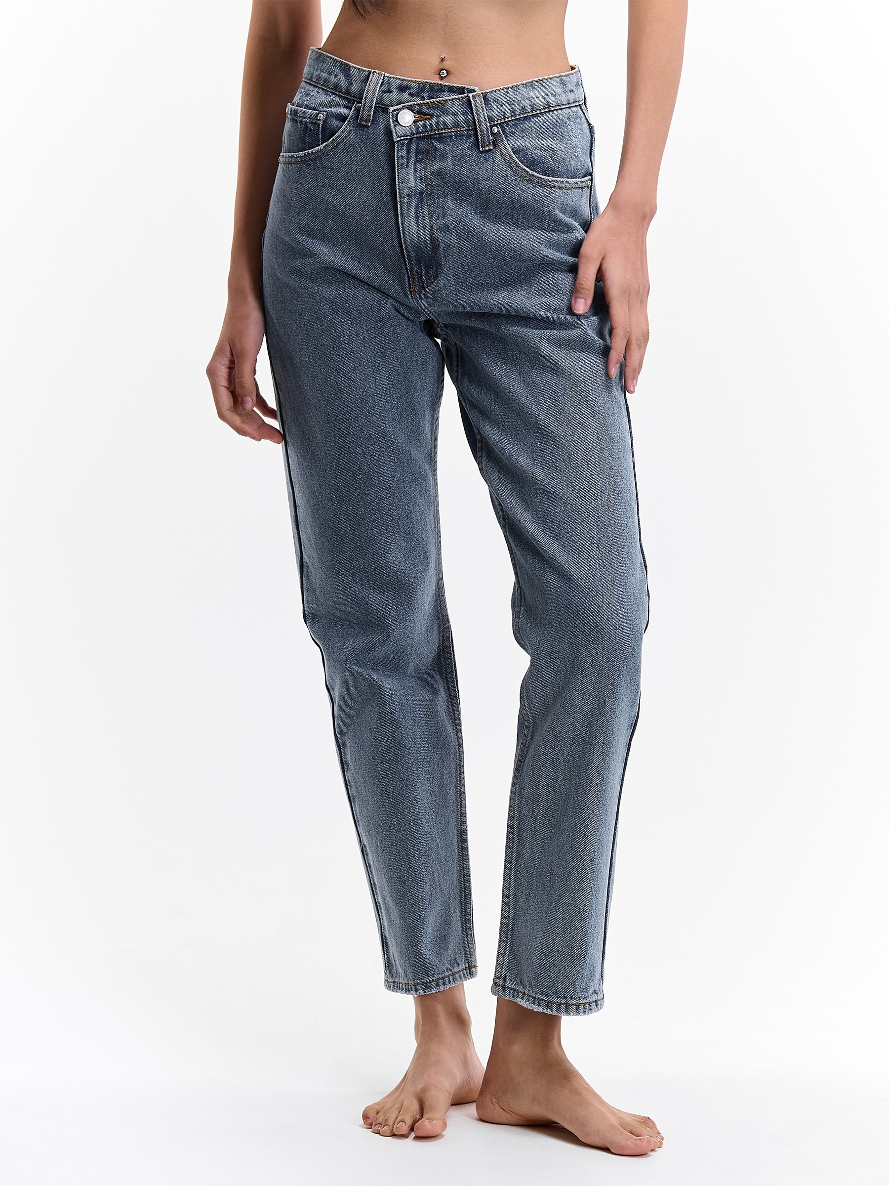 Jeans with asymmetric waist band | GATE