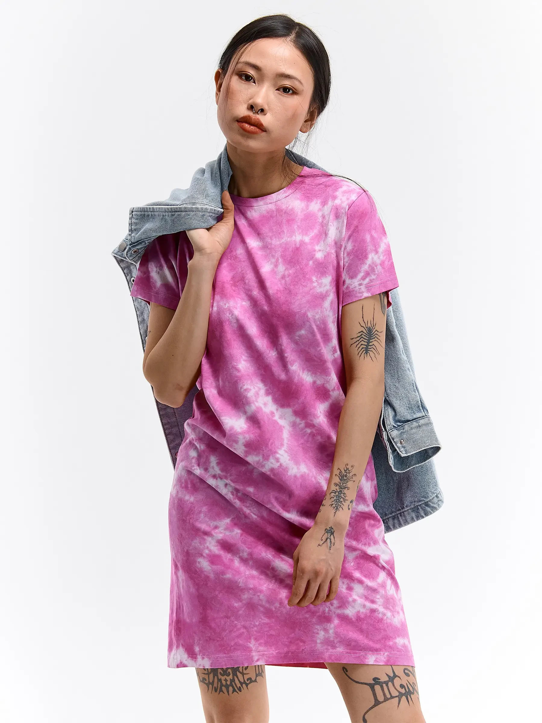pink acid wash dress 3,98 €,